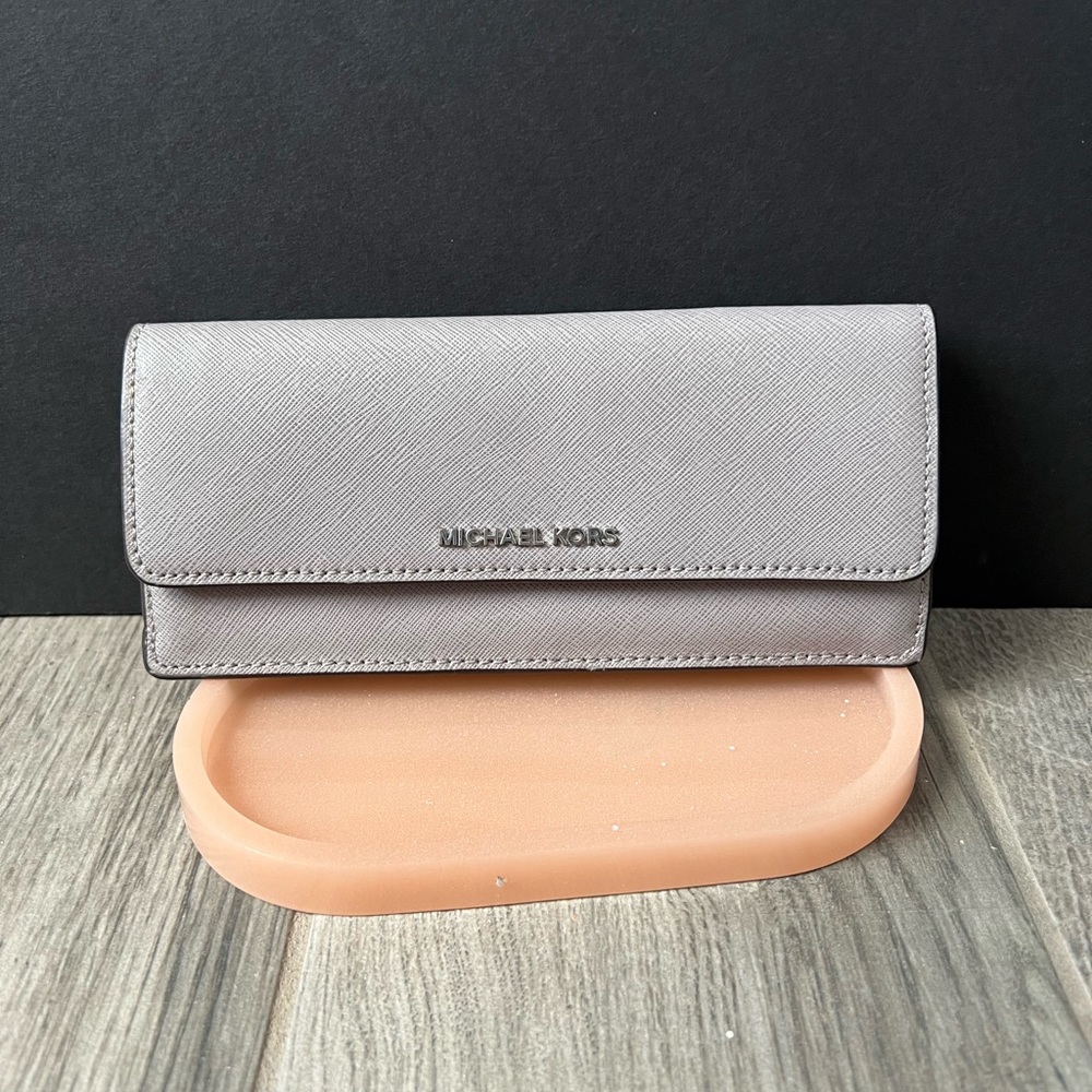 Gray Michael kors flat wallet